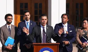 Live Updates: Trump Weighs Iran Strikes, Bill Clinton Testifies in Epstein Inquiry