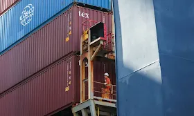 Trump administration says it can't comply with order to start tariff refunds