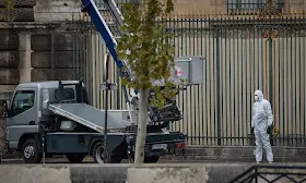 Thieves steal treasured jewelry from Louvre in 7-minute daylight heist