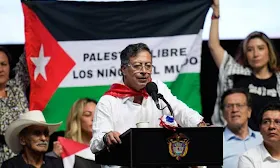 Trump announces tariffs and an end to U.S. aid to Colombia amid clash over drug trade