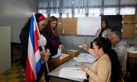 Costa Ricans vote as right-wing populists aim to extend mandate